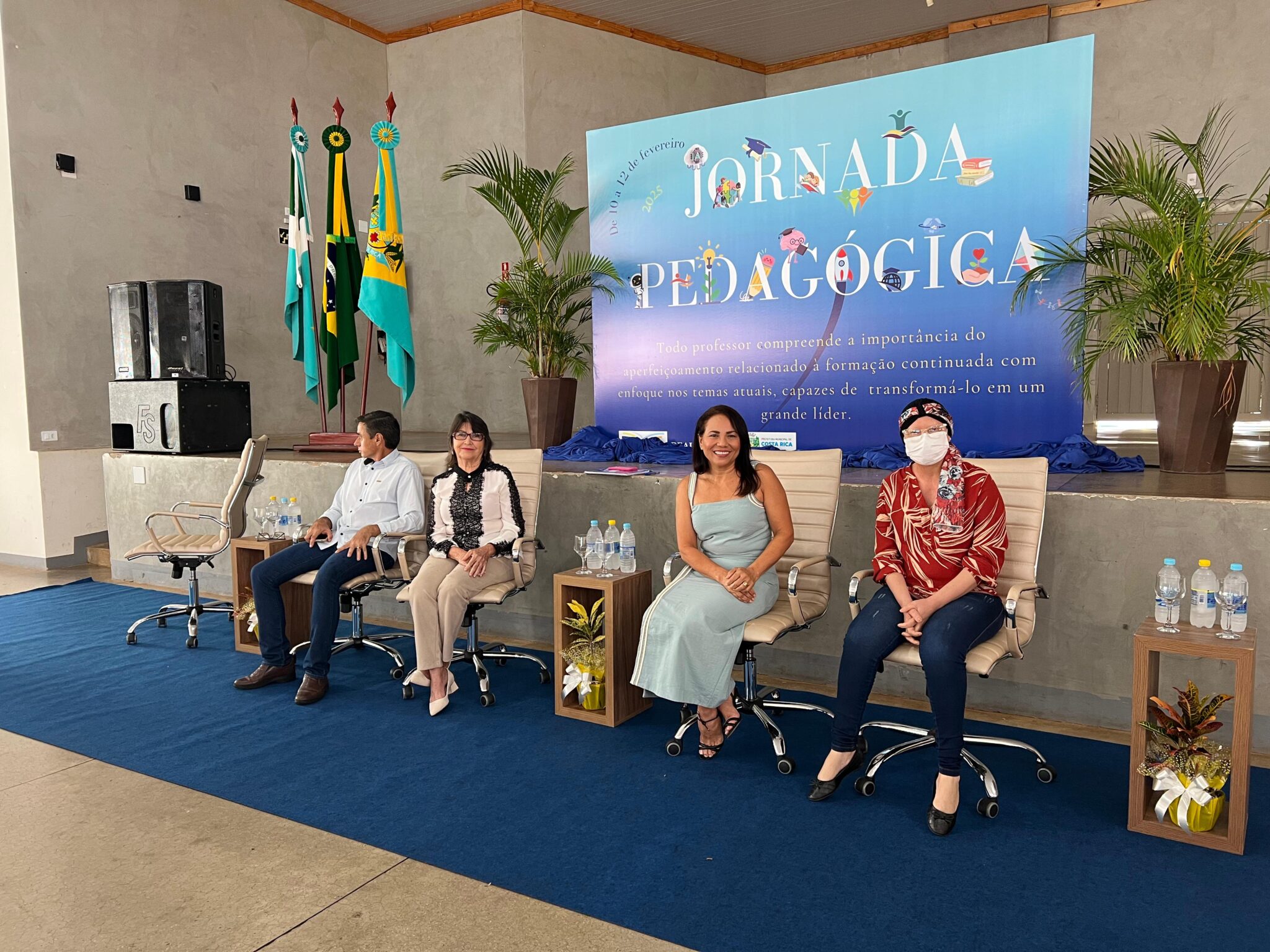 Profª Evair Gomes representa Legislativo em reunião da Jornada Pedagógica