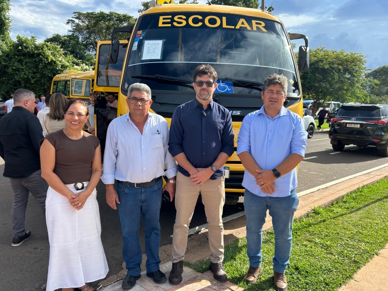 Prefeito Cleverson Alves participa do lançamento do Programa MS Educação e anuncia ônibus escolar para Costa Rica
