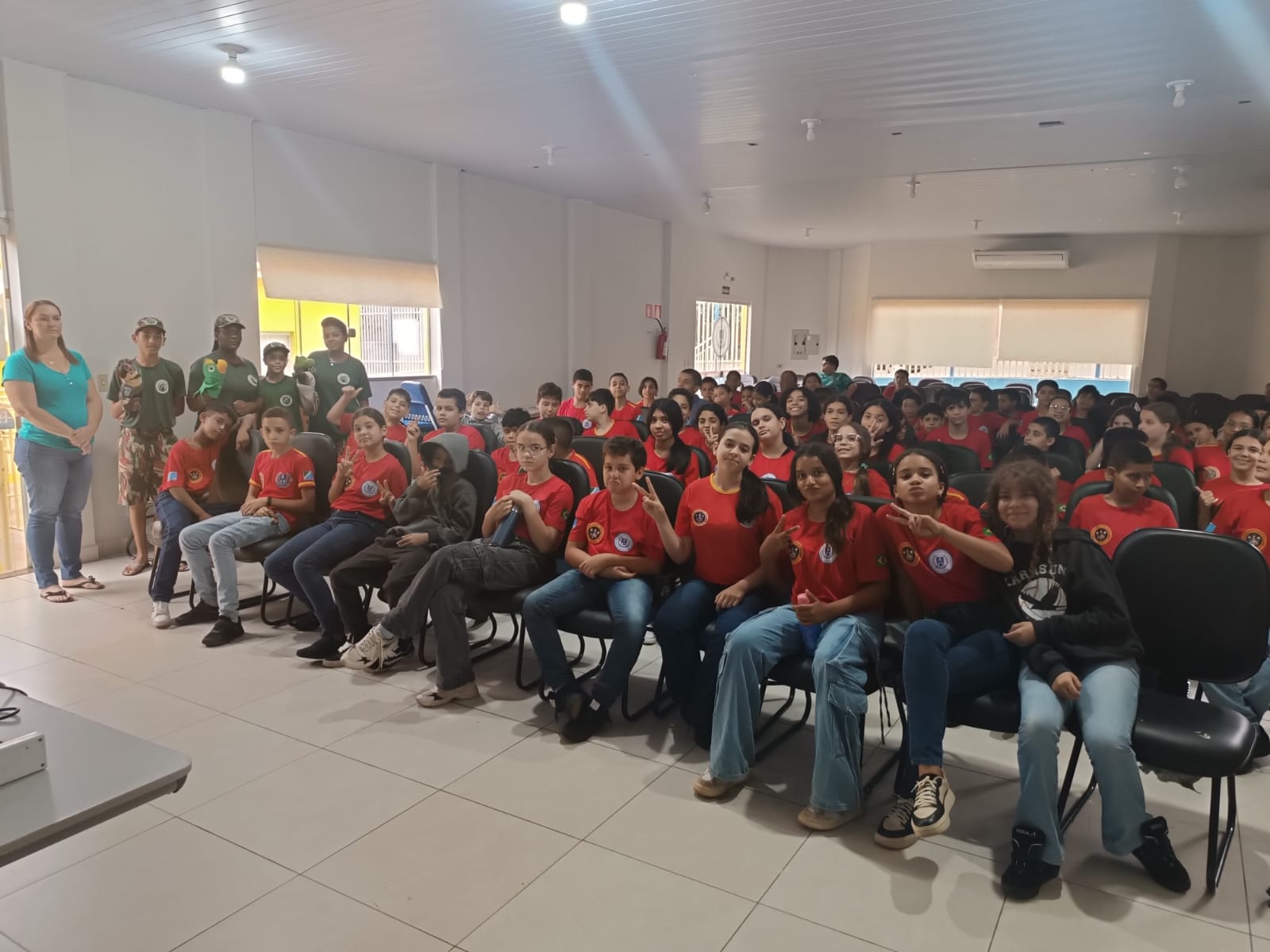 Escola Cívico-Militar de Costa Rica recebe palestra de Educação Ambiental sobre importância do solo e sua conservação